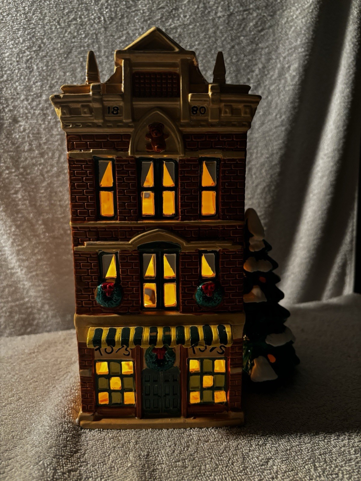Vintage Dept 56 Snow Village Toy Shop #5073 Never been Displayed 1986 Vintage Dept 56 Snow Village Toy Shop #5073 Never been Displayed 1986