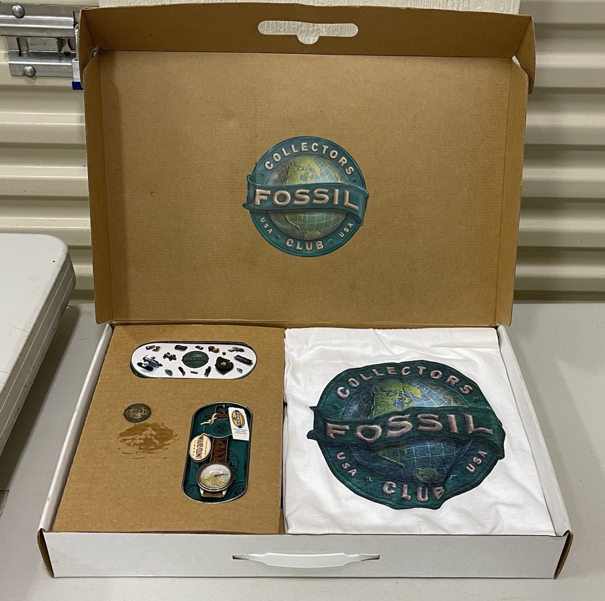 1994 Vintage Fossil Limited Edition Boxed Set Watch Brass Lapel Pin & Tshirt NOS