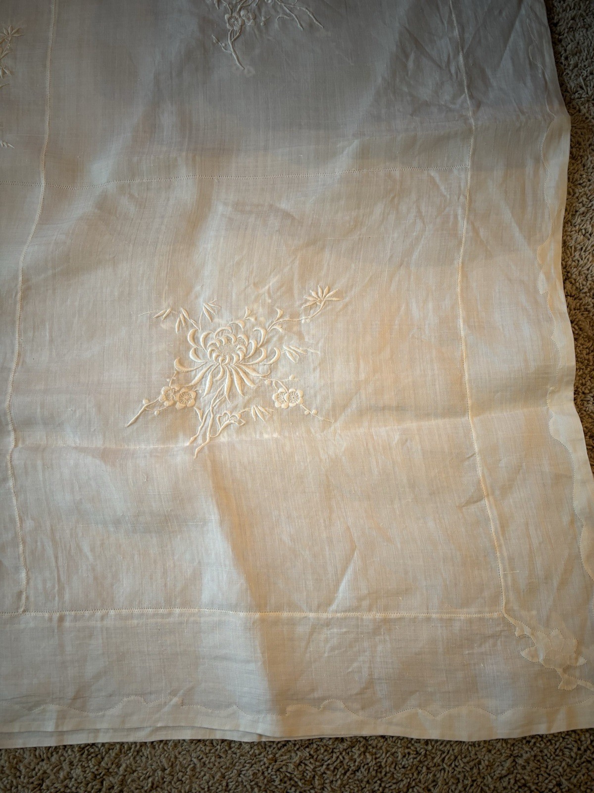 Large Antique White Organdy Tablecloth Embroidered and applique 64 Large Antique White Organdy Tablecloth Embroidered and applique 64