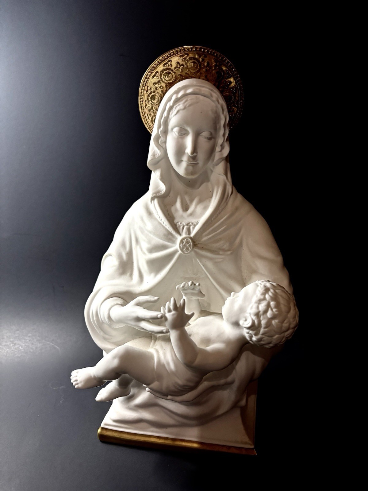 Boehm Porcelain Bisque Madonna With Child Made in England Signed #40361 Boehm Porcelain Bisque Madonna With Child Made in England Signed #40361