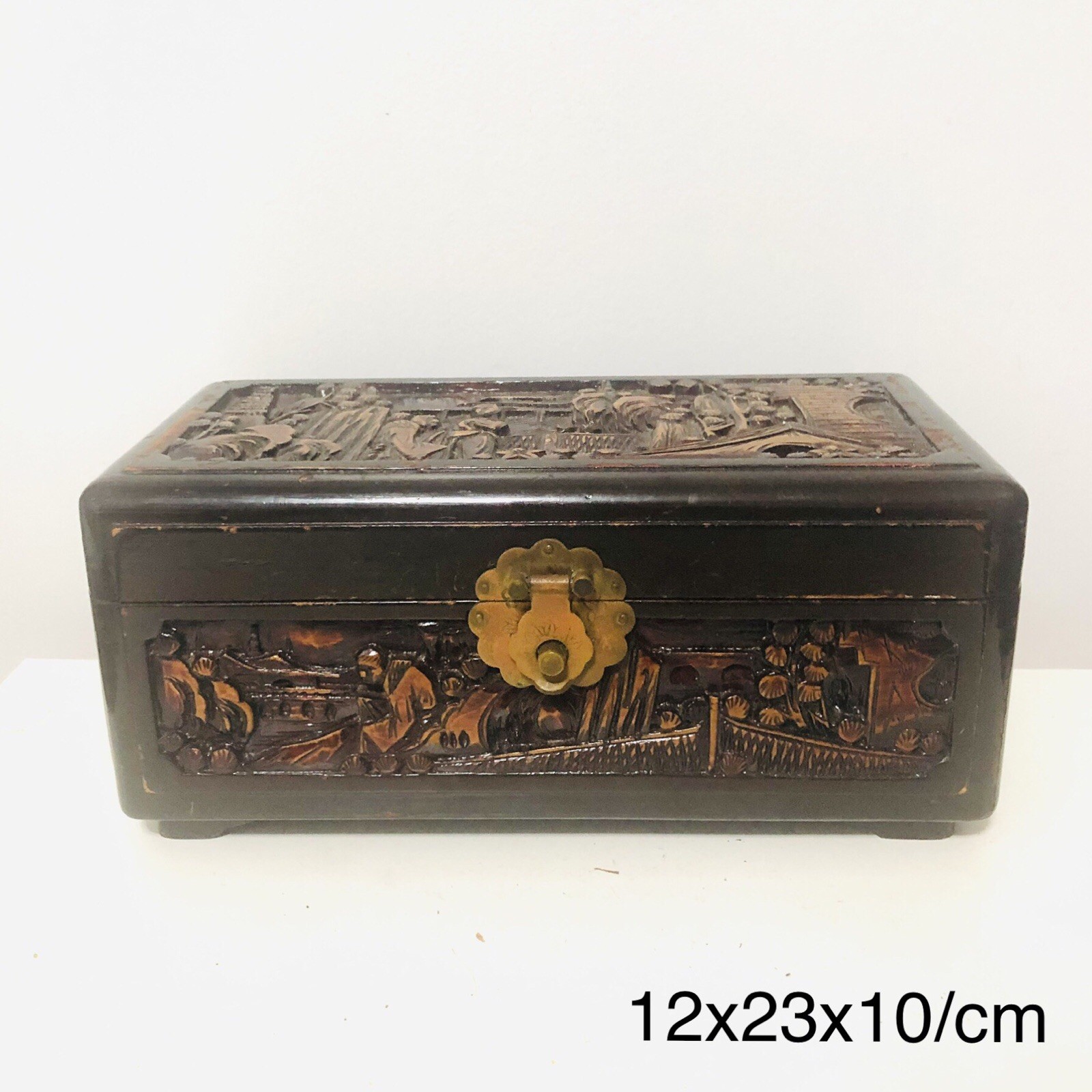 Hand-carved black wooden lacquer jewelry box Hand-carved black wooden lacquer jewelry box