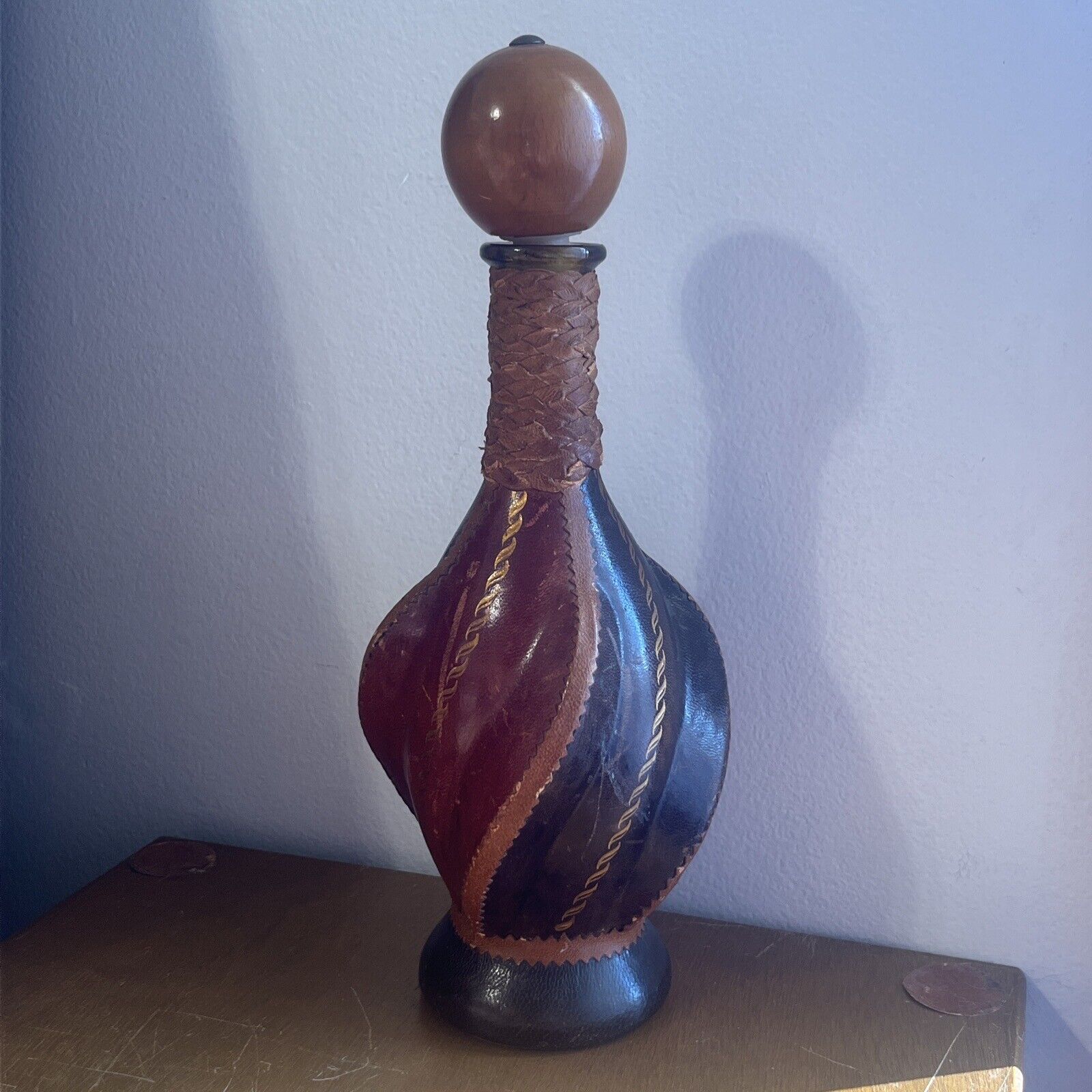 Italian Leather Covered Wrapped Swirl Glass Wine Decanter Liquor Bottle Top 12”