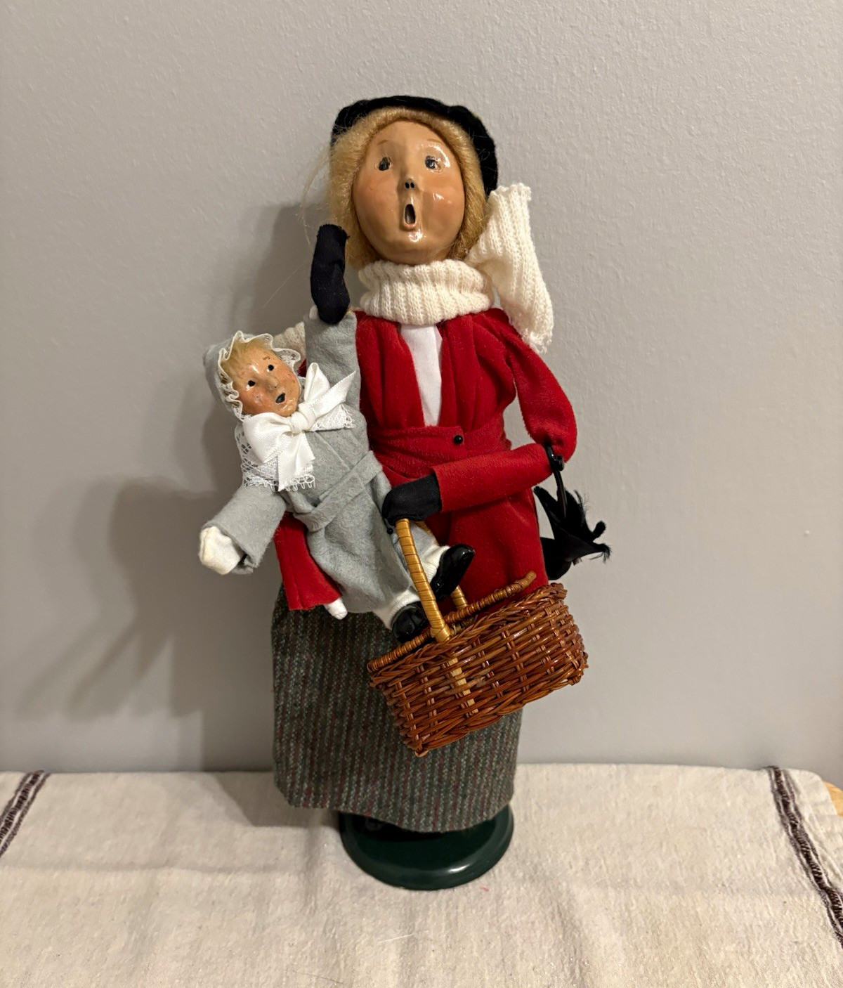 Vintage Byers\' Choice Christmas Caroler – Mother / Woman Holding Baby Vintage Byers\' Choice Christmas Caroler – Mother / Woman Holding Baby