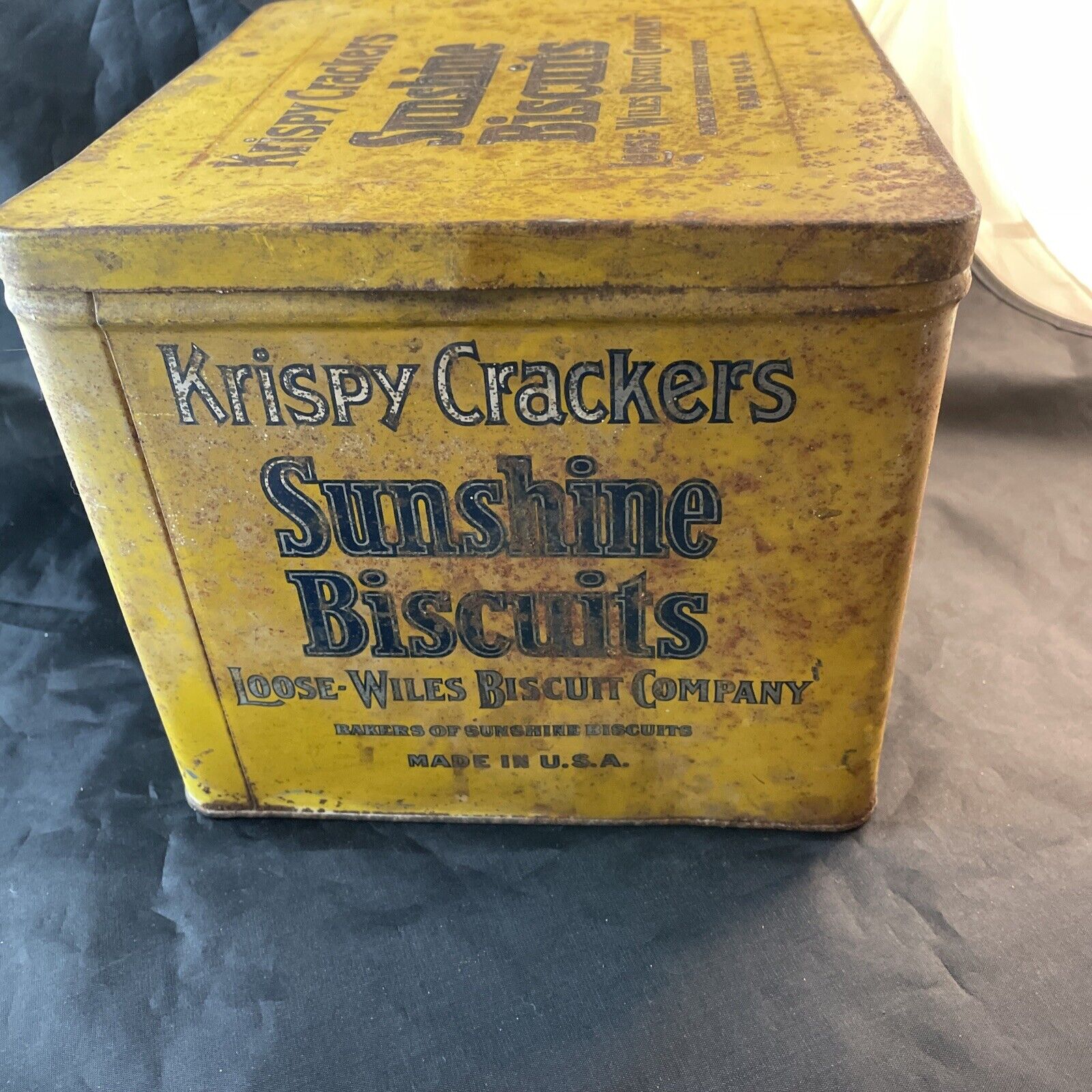 Collectible Krispy Crackers Sunshine Biscuits Tin - by Loose Wiles Biscuit Co.
