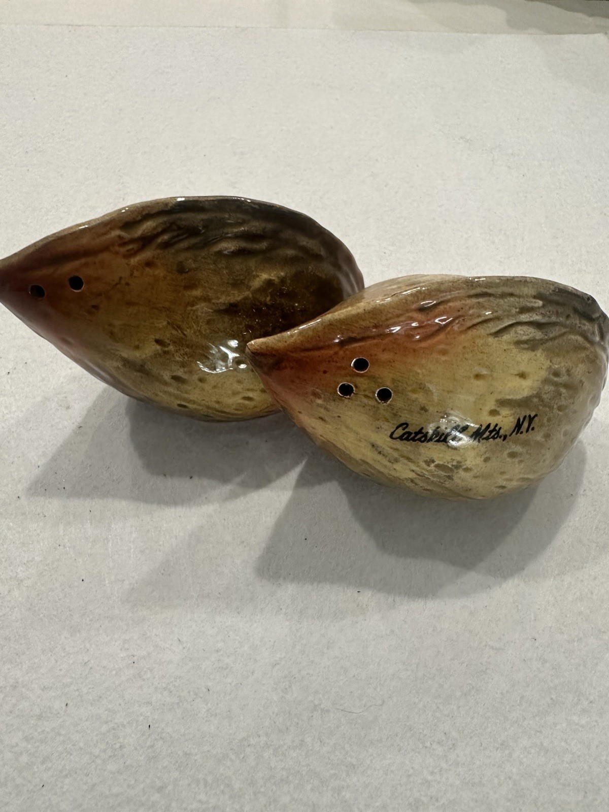 Vintage Inarco Almond E3235 Salt and Pepper Shakers - Japan, Catskills Mt Ny Vintage Inarco Almond E3235 Salt and Pepper Shakers - Japan, Catskills Mt Ny