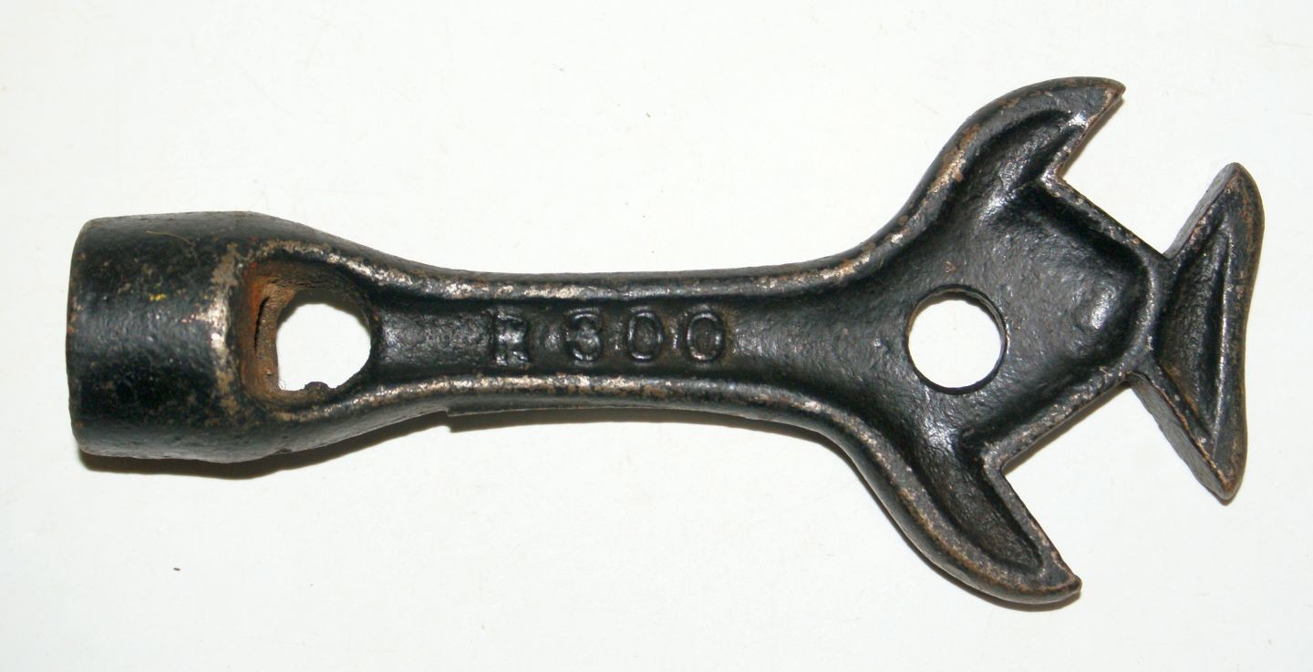 R300 Walter A Wood Hoosick Falls Farm Implement Socket Wrench Tool Old Antique