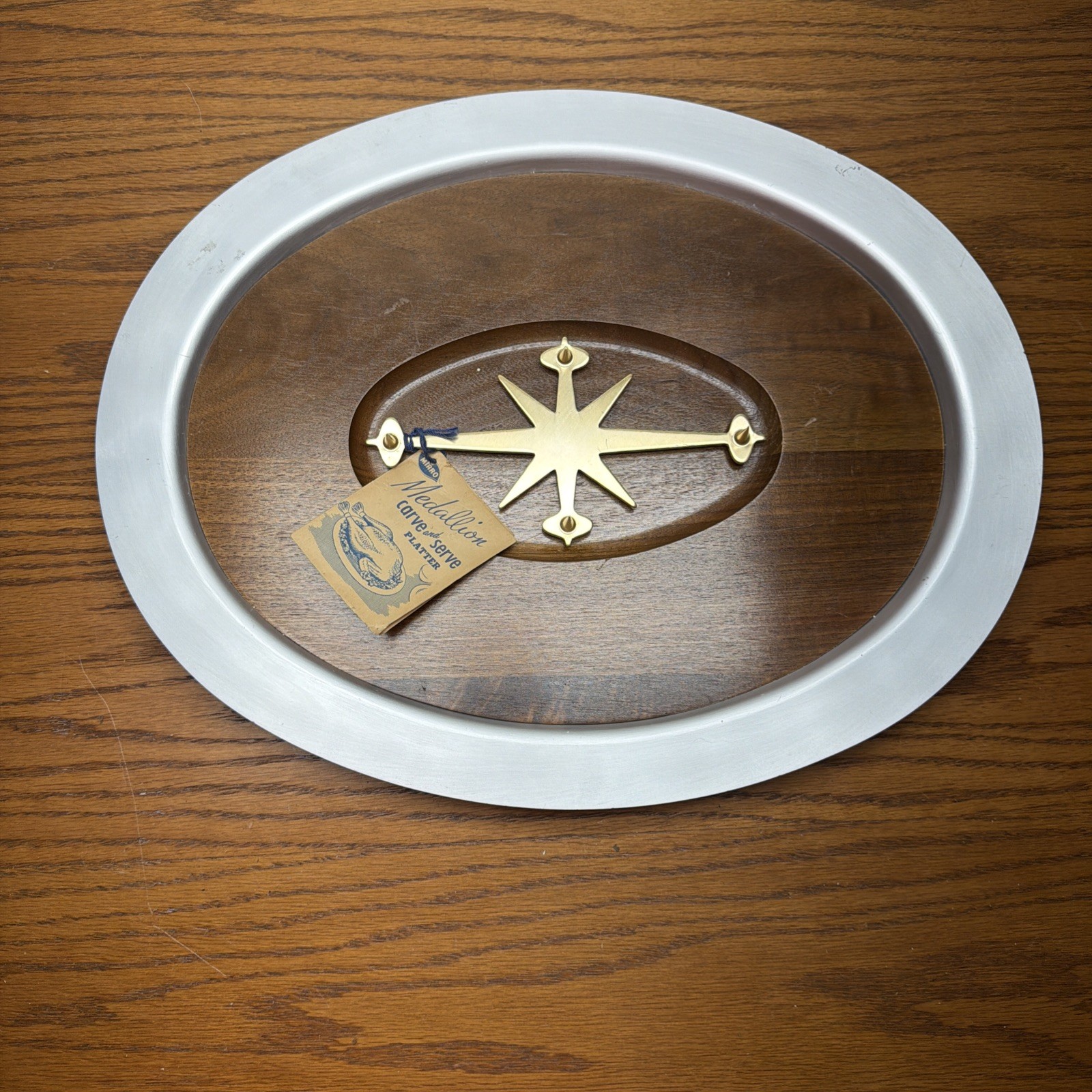 NEW Mirro Medallion Carve & Serve Platter Walnut Insert & Gold Medallion READ NEW Mirro Medallion Carve & Serve Platter Walnut Insert & Gold Medallion READ