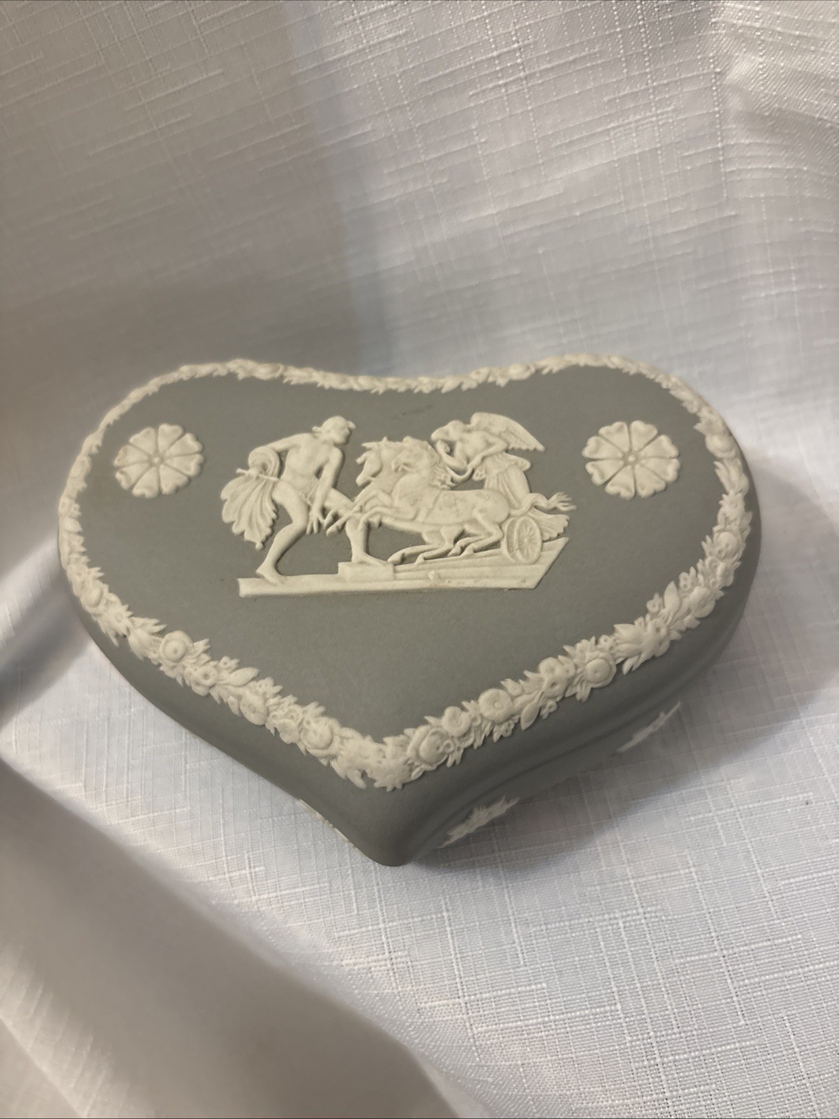 Wedgwood Gray Jasperware Heart shaped Lid Trinket Box Signed Thomas Wedgwood Wedgwood Gray Jasperware Heart shaped Lid Trinket Box Signed Thomas Wedgwood