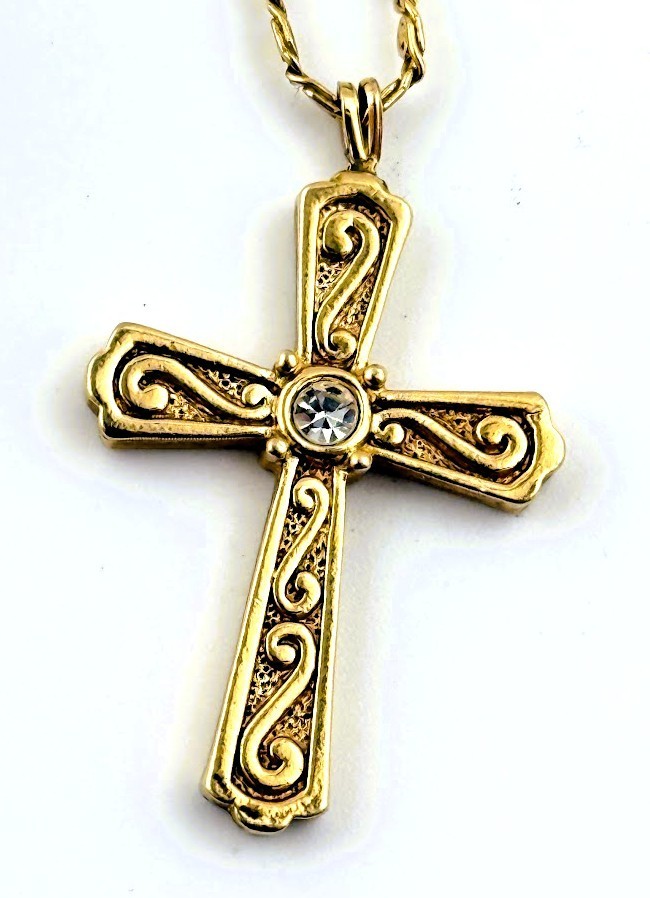Vintage Trifari TM Gold Tone Rhinestone Cross Pendant Chain Necklace 17\