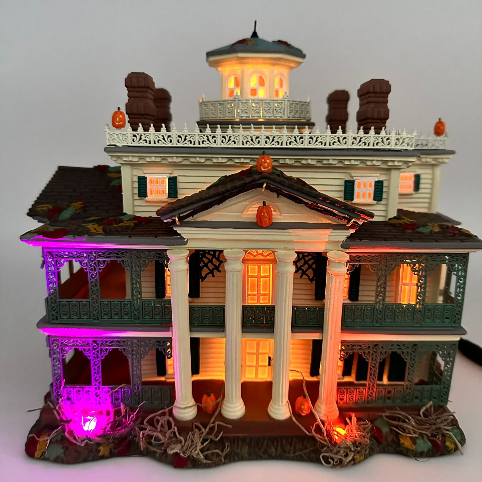 Disney New Department 56 Disneyland Haunted Mansion 