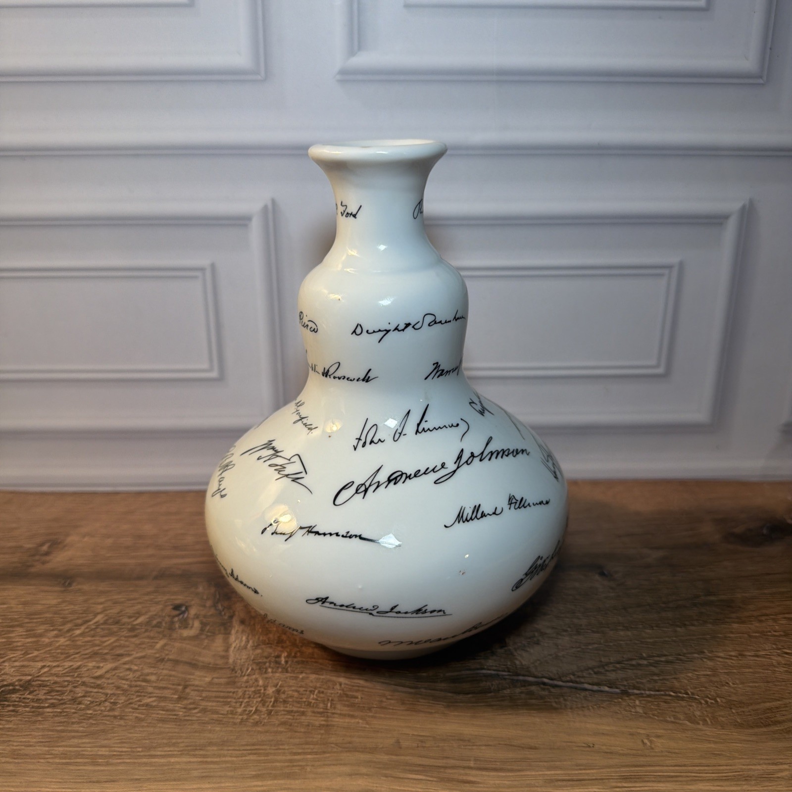 The Republic of China Salutes US Bicentennial 1776 Presidential Vase Locol