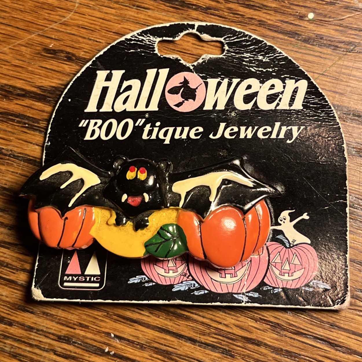 Vtg NOS Halloween Pin “Boo”tique Jewelry Vampire Bat & Pumpkin Patch 🎃 Vtg NOS Halloween Pin “Boo”tique Jewelry Vampire Bat & Pumpkin Patch 🎃