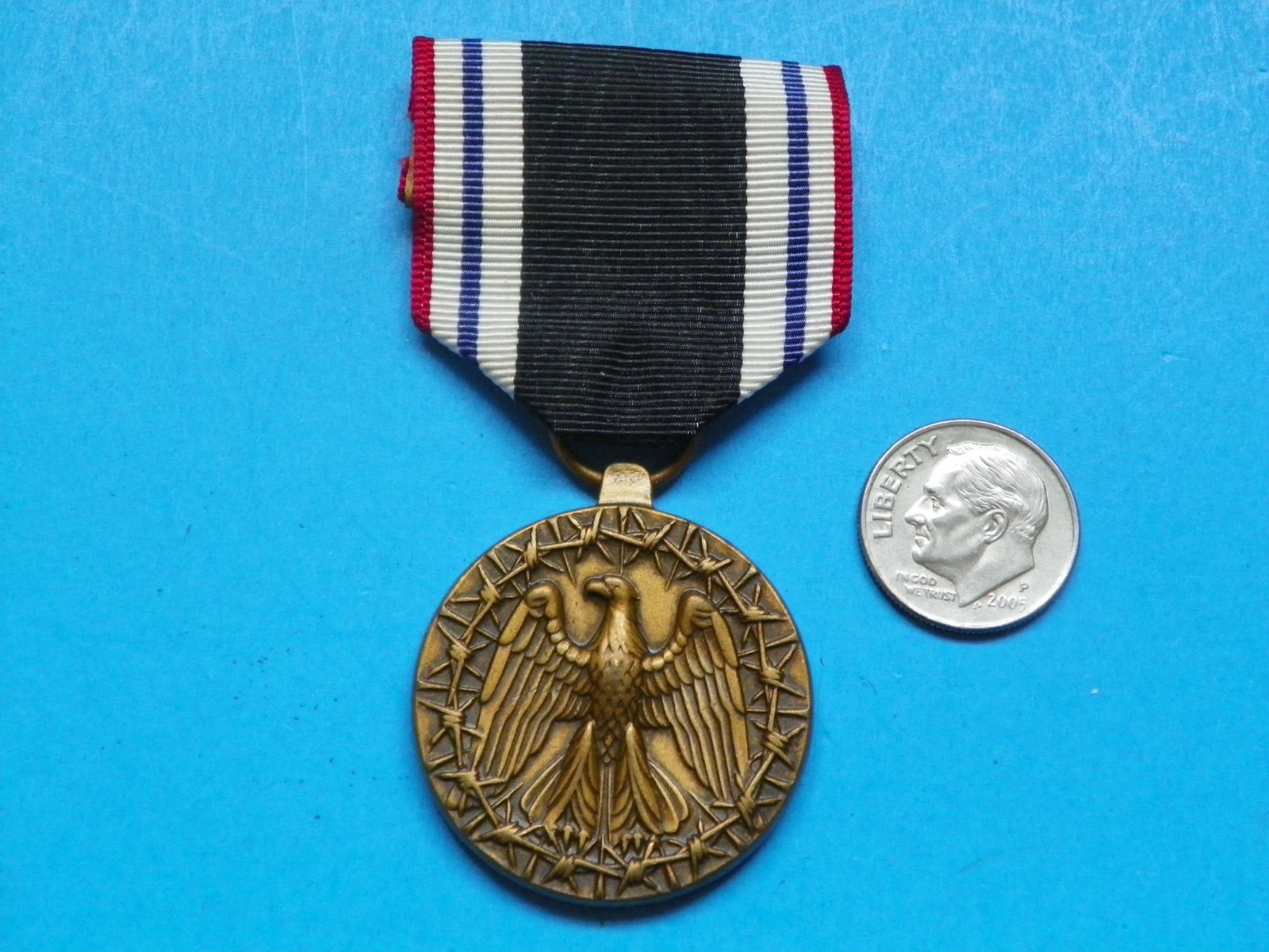 VIETNAM ORIGINAL P.O.W. (PRISONER OF WAR) SERVICE MEDAL-MAKER MARKED