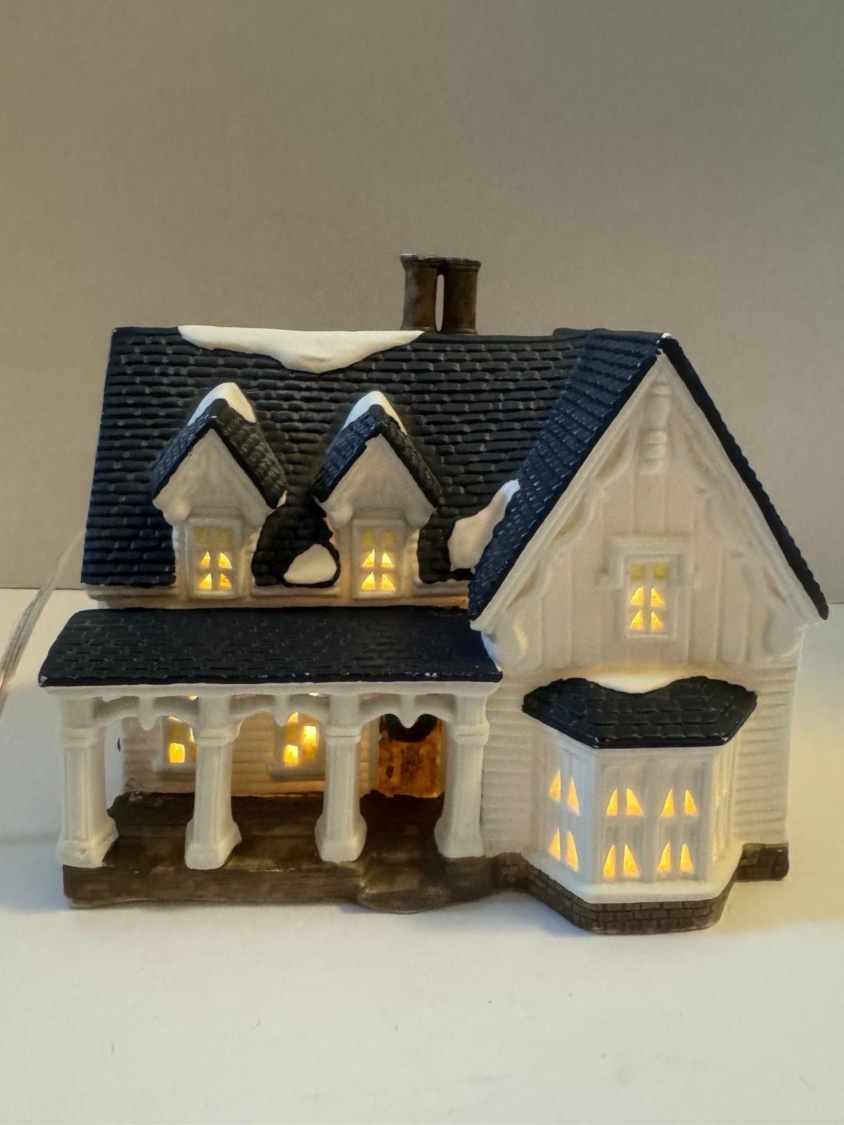 Vintage 1995 Dickens Collectibles Victorian Series Porcelain House —