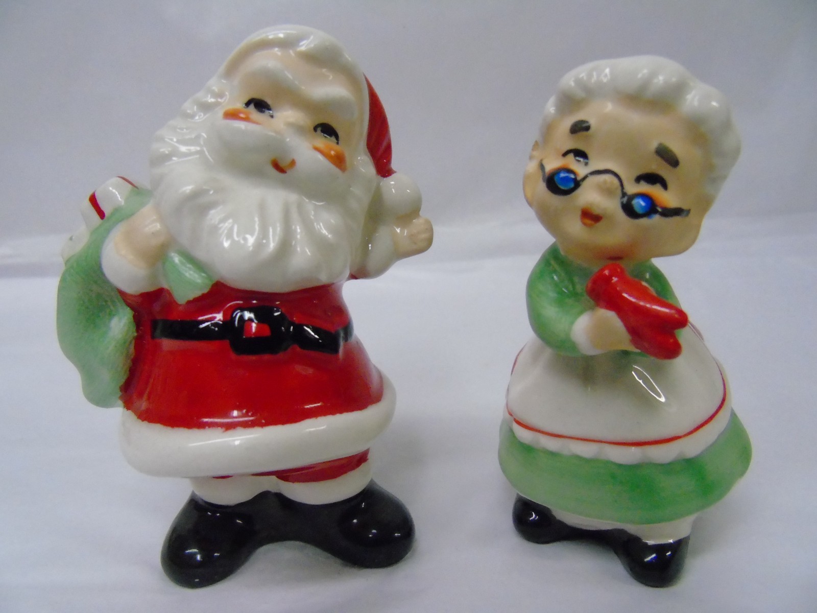 Vintage Lefton Christmas Santa w/Sack & Mrs. Claus w/ Mitten Salt & Pepper a359