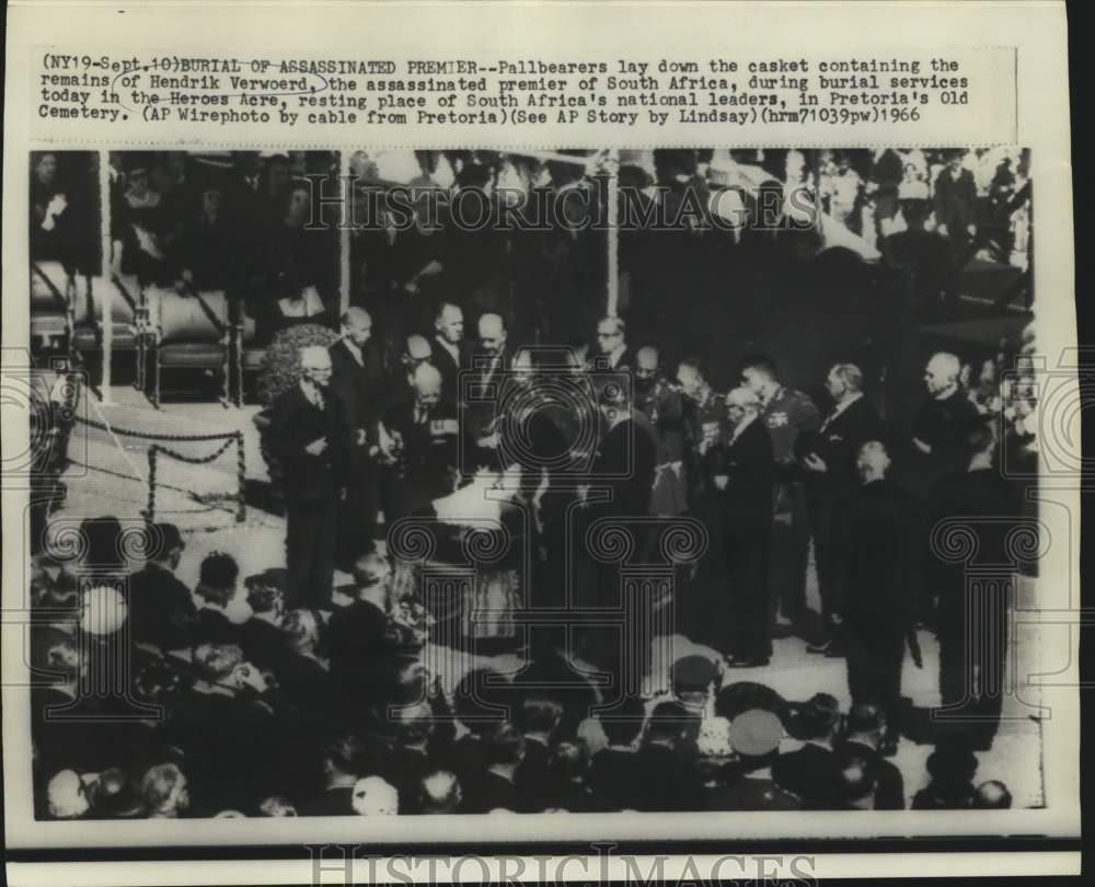 1966 Press Photo Pallbearers by Hendrik Verwoerdâ€s casket in South Africa 1966 Press Photo Pallbearers by Hendrik Verwoerdâ€s casket in South Africa