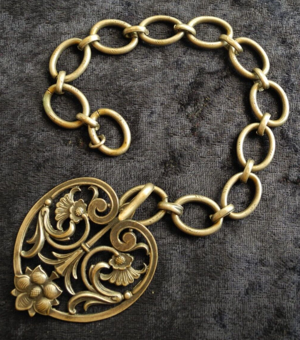 OLD ANTIQUE CLOSURE, BUCKLE, CLASP CATOLIC CHASUBLE, VESTMENT, MANTLE (5Z5)