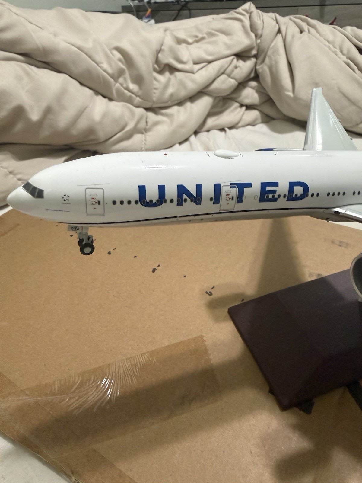United Airlines Boeing 777-300ER N2352U Gemini Jets G2UAL1247 Scale 1:200