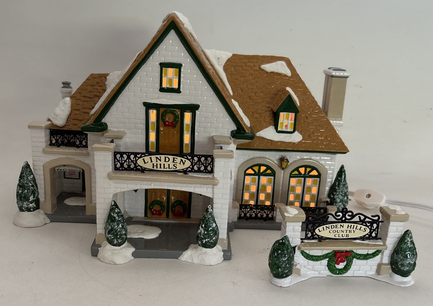 DEPARTMENT 56 LINDEN HILLS COUNTRY CLUB 56.54917