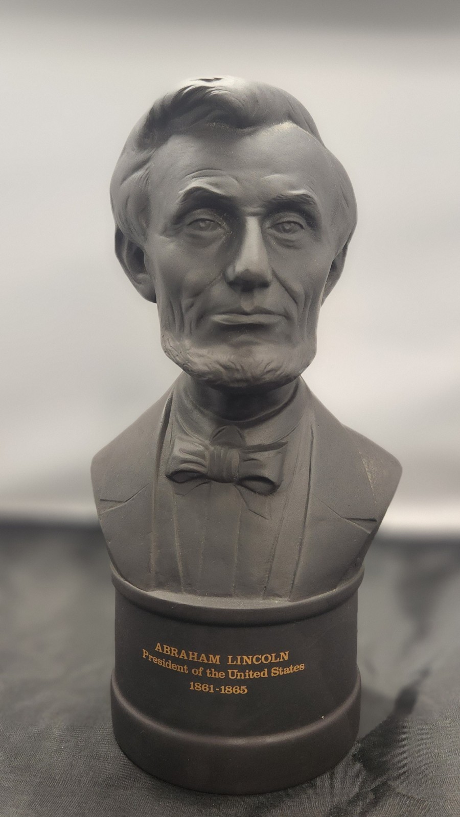 Vintage Wedgwood Abraham Lincoln Bust - Basalt - US Presidents #1086 Vintage Wedgwood Abraham Lincoln Bust - Basalt - US Presidents #1086