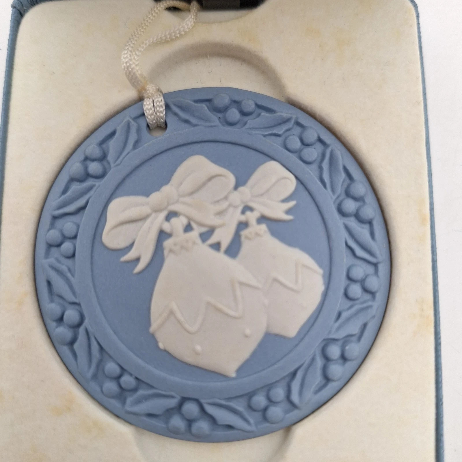 Vintage 1999 Wedgwood England Jasperware Christmas Disk Ornament Baubles in Box Vintage 1999 Wedgwood England Jasperware Christmas Disk Ornament Baubles in Box