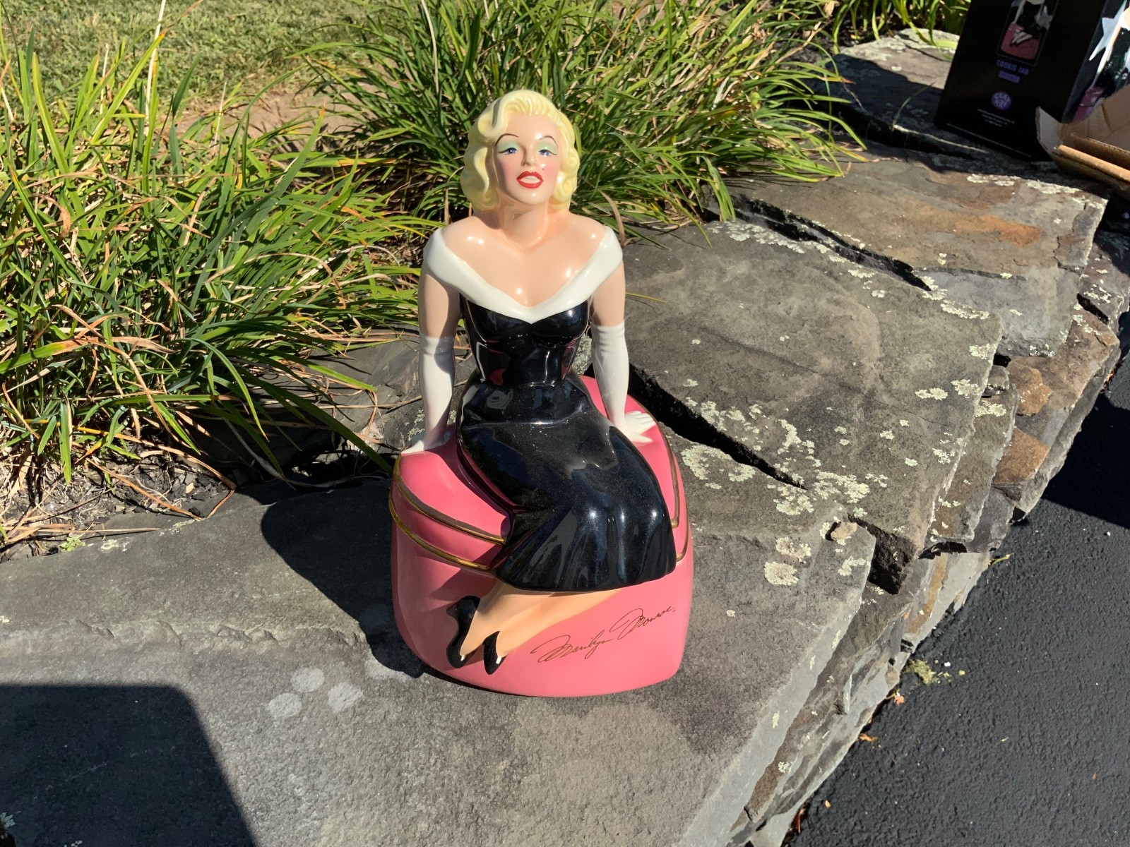 Marilyn Monroe clay arts cookie jar original box  