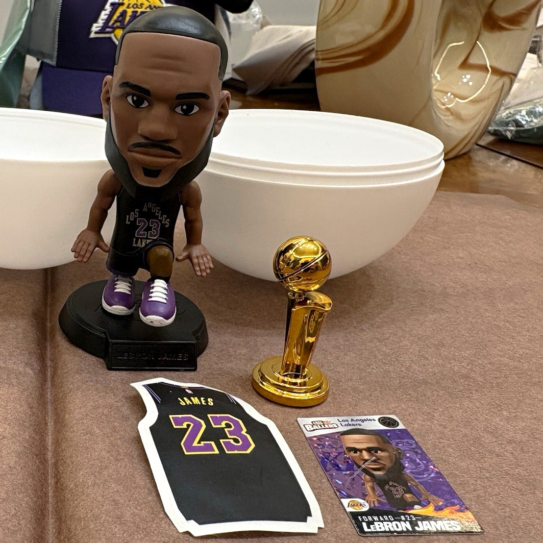 SUPER RARE ZURU NBA Ballers Series 1 LeBron James Black Lakers #23 Chase Figure