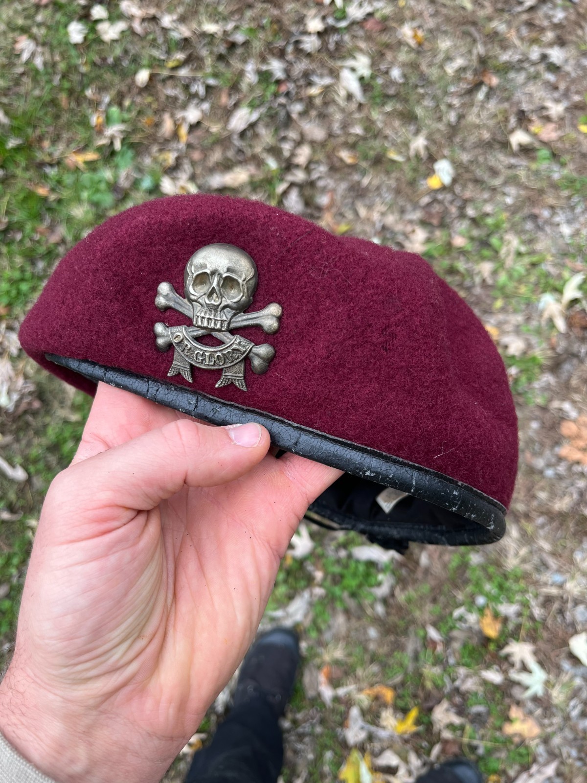 Vintage British Army 17th/21st Lancers Maroon Beret Death or Glory Badge 7 1/4