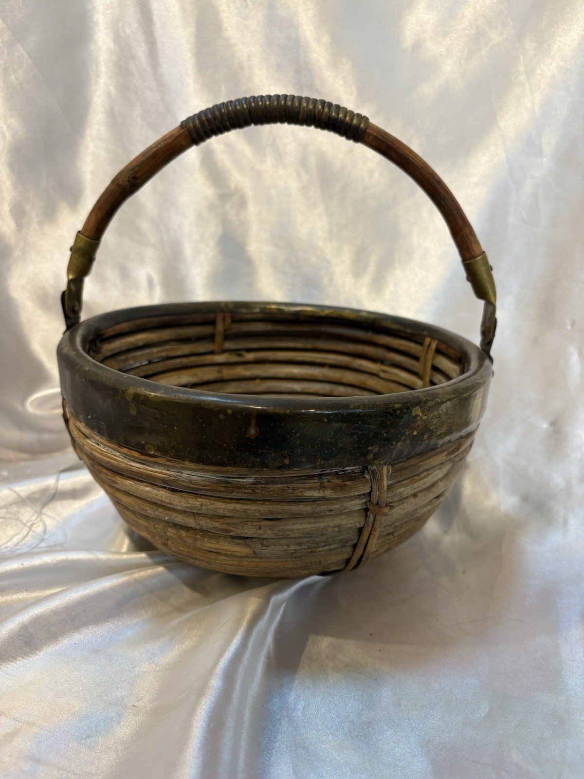 Vtg Rare Pencil Reed Rattan And Brass Basket w/ handle MCM 8.5” across Vtg Rare Pencil Reed Rattan And Brass Basket w/ handle MCM 8.5” across