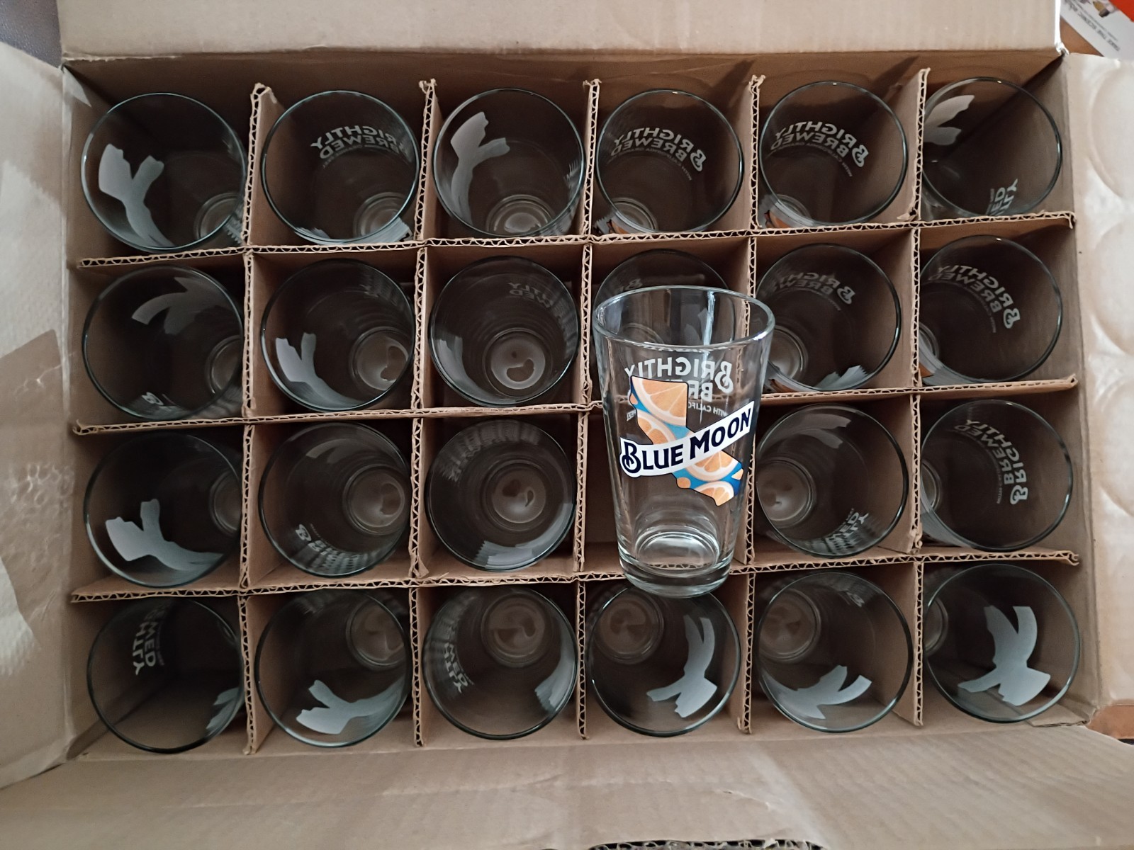 16 Oz Blue Moon Beer Pint Glass with California Style Graphic