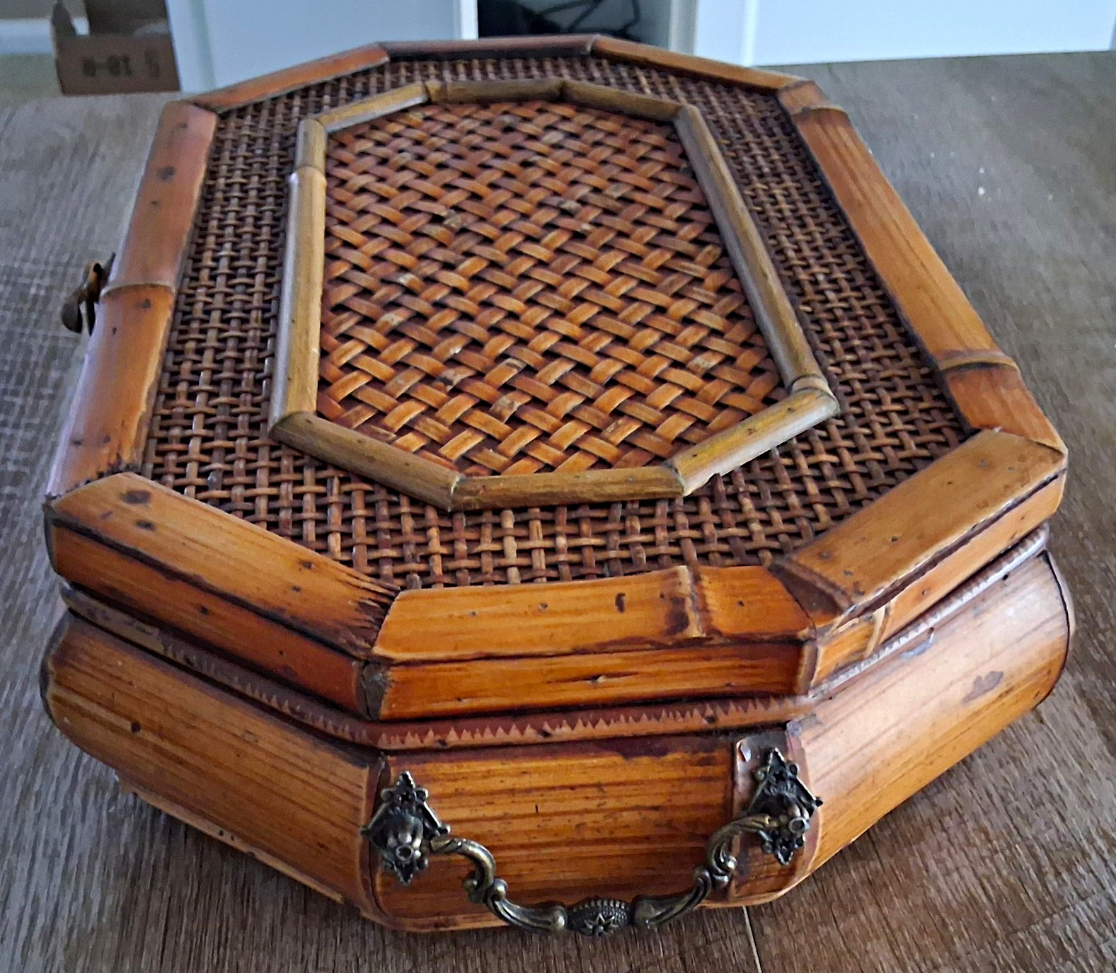 Vintage Octagonal Bamboo Rattan Trinket Box Tabletop Storage Chest Chinoiserie