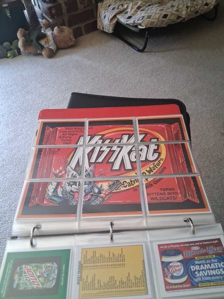 2010 Topps Wackey Pack Kisskat 9 Card Puzzle  Complete