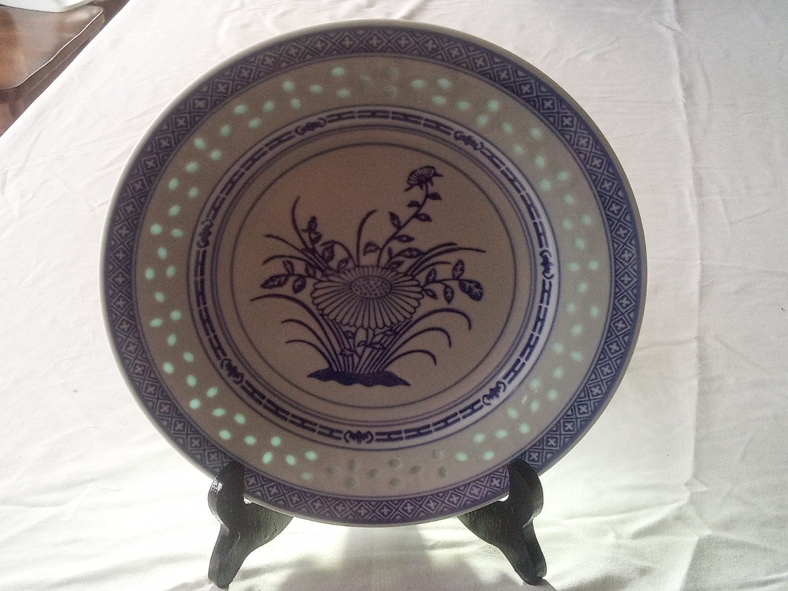 Vintage Chinese Plates Set of 8 and Matching 6 Vintage Chinese Plates Set of 8 and Matching 6