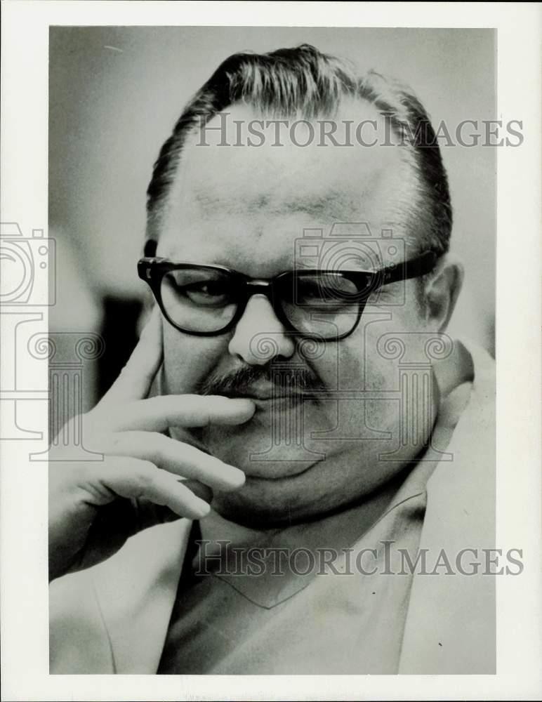 1979 Press Photo Dr. L.E. McHenry, Brevard County Medical Examiner - lra30617 1979 Press Photo Dr. L.E. McHenry, Brevard County Medical Examiner - lra30617