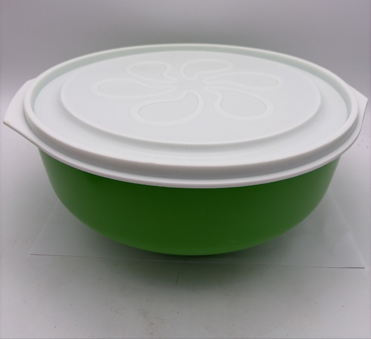 VTG RUBBERMAID Large 6 Quart Green Mixing Storage Bowl & Daisy Lid #3224 #3235 VTG RUBBERMAID Large 6 Quart Green Mixing Storage Bowl & Daisy Lid #3224 #3235