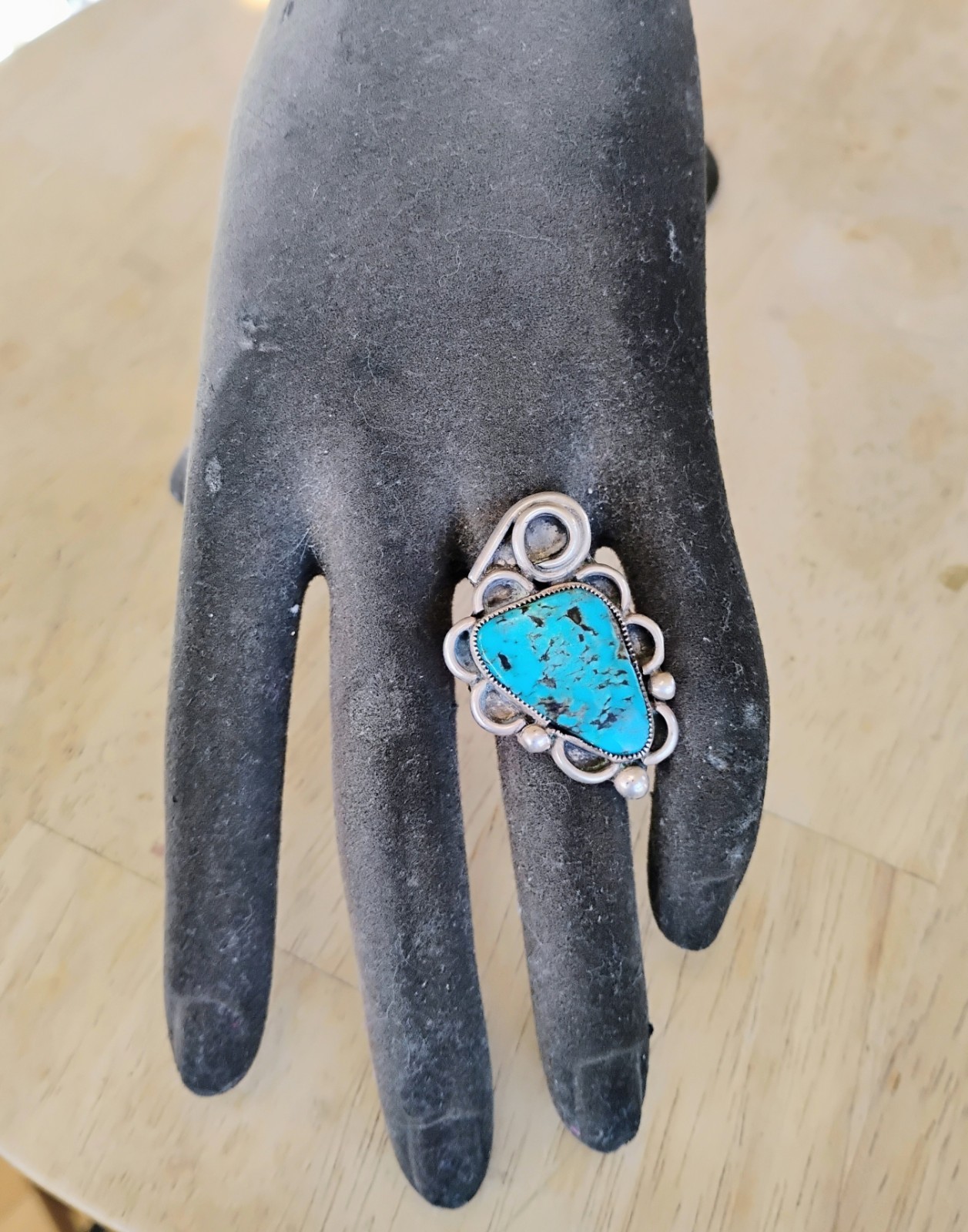 LOVELY LADIES VINTAGE NATIVE AMERICAN NAVAJO STERLING SILVER TURQUOISE RING LOVELY LADIES VINTAGE NATIVE AMERICAN NAVAJO STERLING SILVER TURQUOISE RING