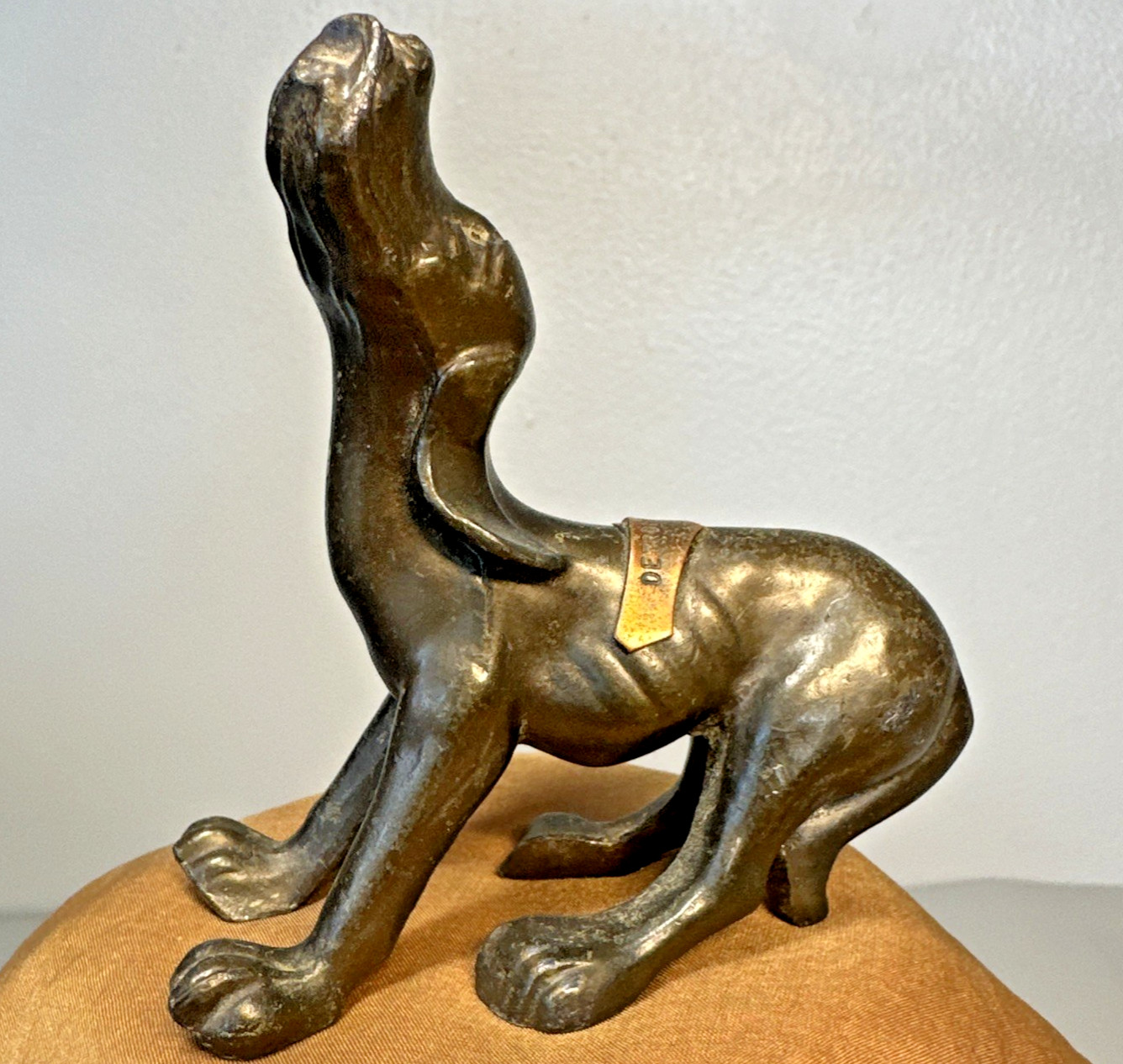 Vtg Dodge USA Blood Hound Dog Cast Bronze Figurine Car Mascot Detroit Badge Vtg Dodge USA Blood Hound Dog Cast Bronze Figurine Car Mascot Detroit Badge