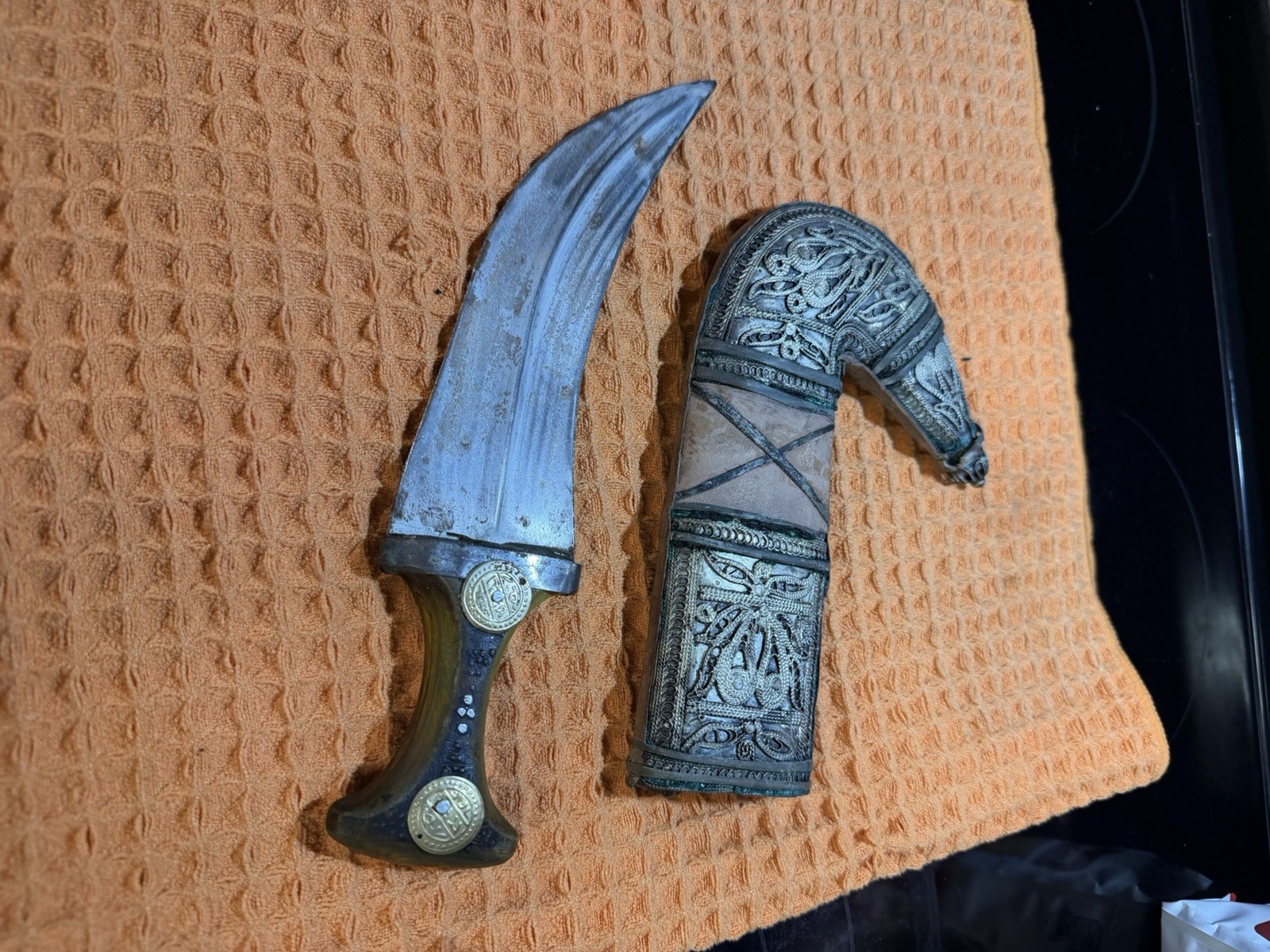 Vintage Yemeni Jambiya Dagger - Handcrafted Filigree & Leather Scabbard