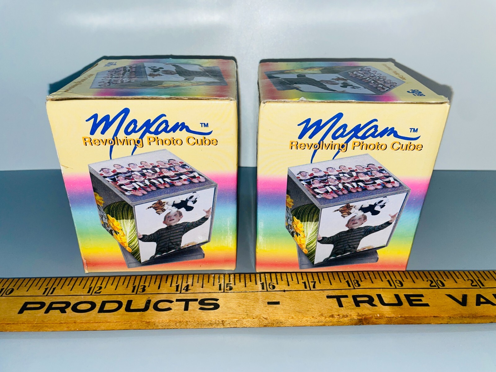 Vintage Revolving Acrylic Photo Cube Radio Desktop Maxam Battery Powered New Box