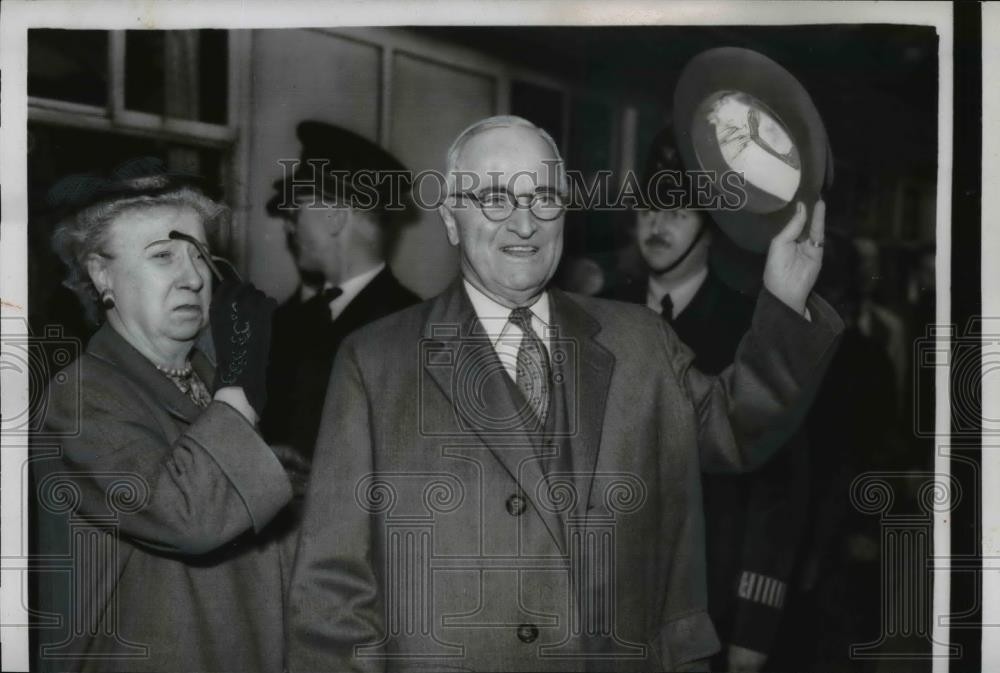 1956 Press Photo Pres. Harry Truman and wife Bess arrived at Liverpool Street 1956 Press Photo Pres. Harry Truman and wife Bess arrived at Liverpool Street