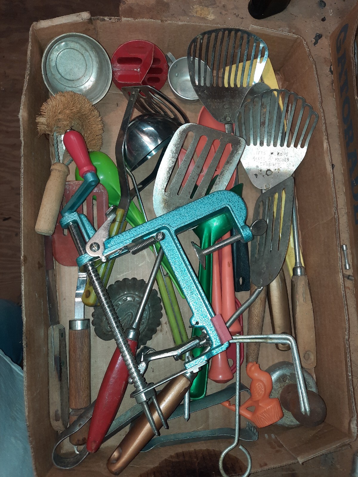 Vintage HUGE Lot of Cooking Kitchen Tools Utensils Farmhouse 60s 70s décor Vintage HUGE Lot of Cooking Kitchen Tools Utensils Farmhouse 60s 70s décor