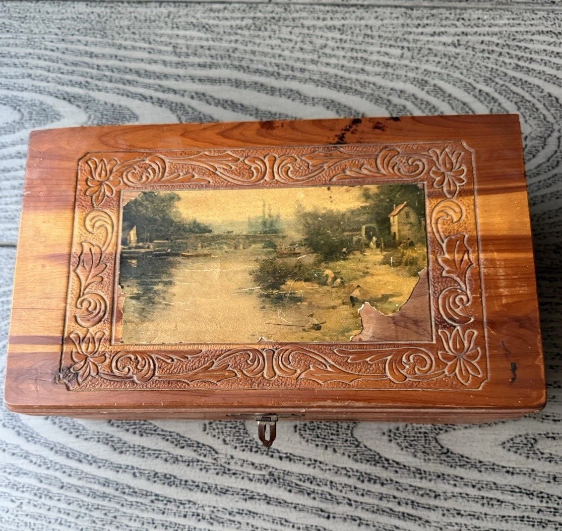VTG Dovetail Cedar Decoupage English Scene Hand Carved Keepsake Box W/ Mirror