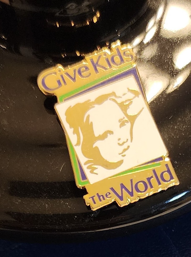 Vtg Give Kids The World  Gold Tone Lapel Pin Hat Lanyard Pin