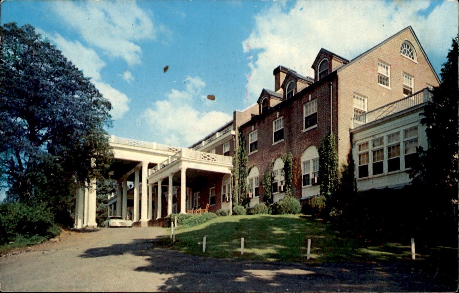 The Mimslyn Motor Inn, Luray, Virginia, 1968 Postcard The Mimslyn Motor Inn, Luray, Virginia, 1968 Postcard