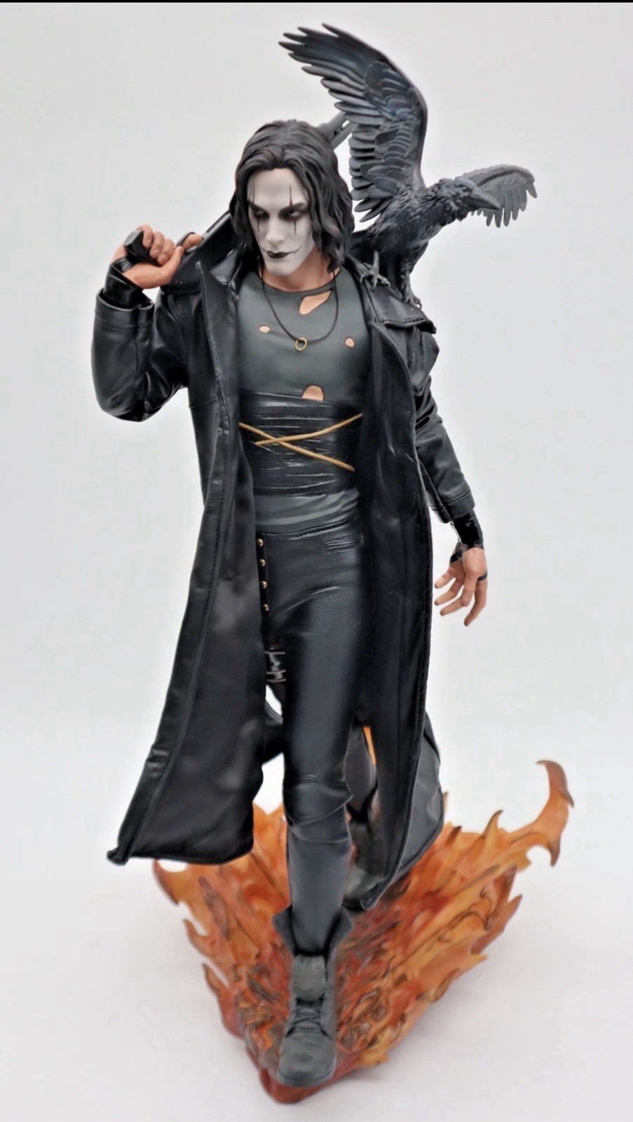 Sideshow The Crow Premium Format Figure Eric Draven 1/4 Statue & Art Print Sideshow The Crow Premium Format Figure Eric Draven 1/4 Statue & Art Print