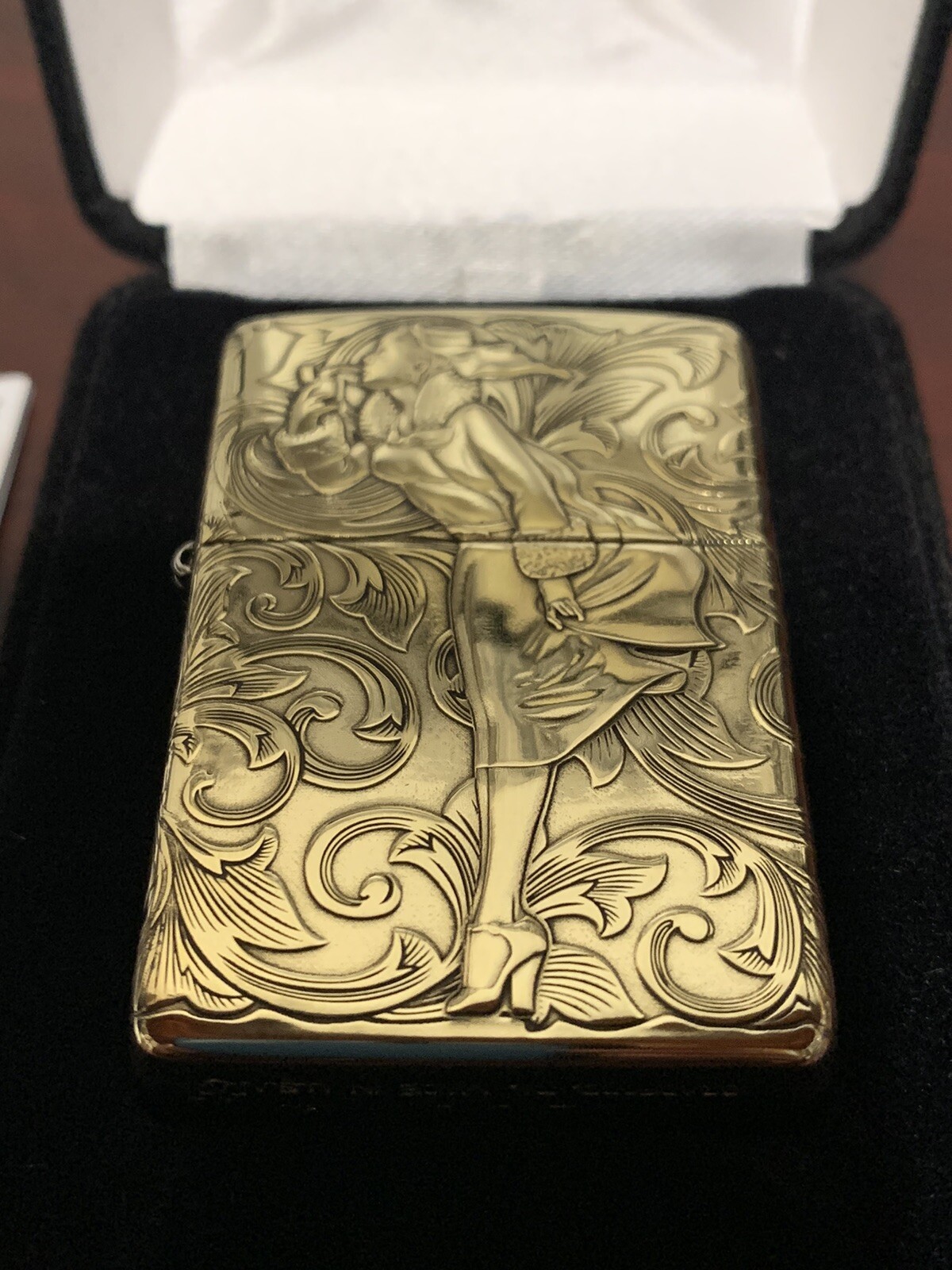 ZIPPO VARGA GIRL 1935 ARMOR 4-SIDE ZiPPO LIGHTER