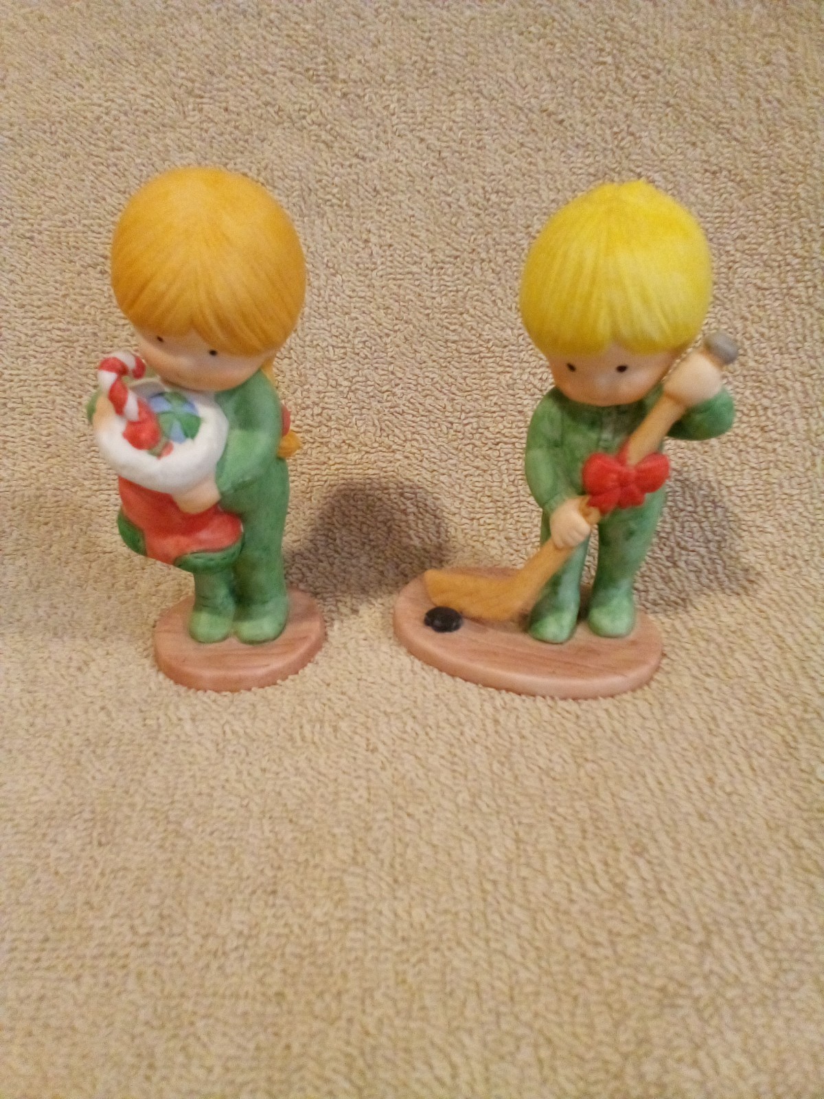 1993 Enesco Country Cousins lot of 2 Katie w/stocking and scooter w/hockey stick