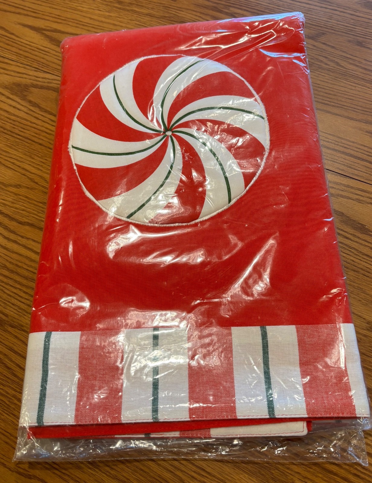 Yankee Candle Co Peppermint Snowman 37x88 NWT Table Runner