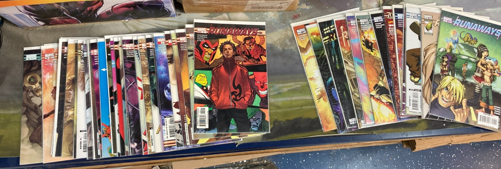 Runaways #2-30 (2005), #1-13 (2008) Marvel Comics Runaways #2-30 (2005), #1-13 (2008) Marvel Comics