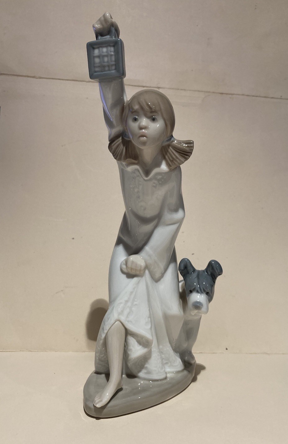 Vintage NAO By Lladro Girl With Lantern Dog Who’s There? Adorable Mint Cond Vintage NAO By Lladro Girl With Lantern Dog Who’s There? Adorable Mint Cond